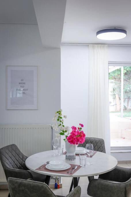 Pame Rentals - Cozy Glyfada Stay With Free Parking Atenas Exterior foto